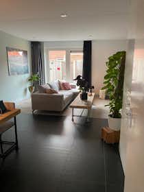 Casa para alugar por € 1.540 por mês em Hengelo, Langelermaatweg