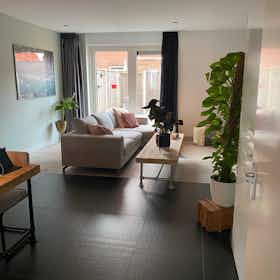 Haus zu mieten für 1.540 € pro Monat in Hengelo, Langelermaatweg