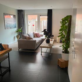 Maison à louer pour 1 540 €/mois à Hengelo, Langelermaatweg