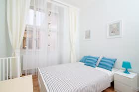 私人房间 正在以 CZK 18,500 的月租出租，其位于 Prague, Jirsíkova