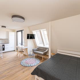 Apartment for rent for €1,399 per month in Berlin, Bornholmer Straße