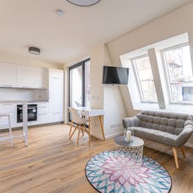 Apartment for rent for €1,399 per month in Berlin, Bornholmer Straße