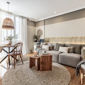 Apartment for rent for €3,057 per month in Madrid, Calle de Velázquez