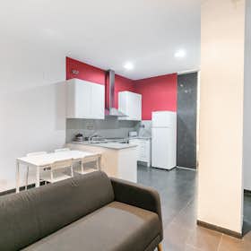 Apartment for rent for €1,150 per month in L'Hospitalet de Llobregat, Carrer de Santiago Rusiñol