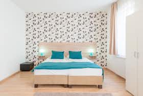 Studio for rent for HUF 756,574 per month in Budapest, Kisfaludy utca