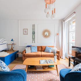 Studio for rent for €1,725 per month in Paris, Rue du Temple