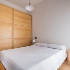 Appartement te huur voor € 1.200 per maand in Bologna, Via Milazzo