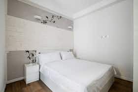 Apartment for rent for €2,100 per month in Bologna, Via de' Coltelli