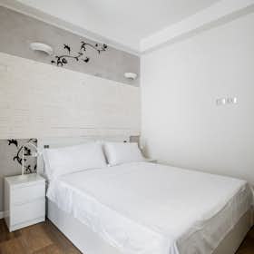 公寓 正在以 €2,100 的月租出租，其位于 Bologna, Via de' Coltelli