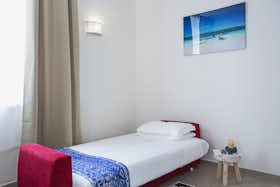 Appartamento in affitto a 1.800 € al mese a Genoa, Via Milano