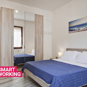 Apartamento for rent for € 1.840 per month in Genoa, Via Arnaldo da Brescia