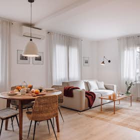Apartment for rent for €2,698 per month in Barcelona, Carrer de Verdi