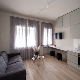 Apartment for rent for €1,800 per month in Athens, Didotou