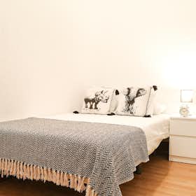 Private room for rent for €550 per month in Madrid, Calle de José Ortega y Gasset