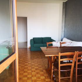Apartament de închiriat pentru 700 EUR pe lună în Turin, Via Lanzo