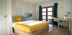 Private room for rent for €800 per month in Barcelona, Rambla de Sant Josep