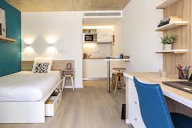 Studio for rent for €760 per month in Porto, Rua de António Granjo