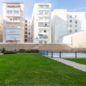 Apartment for rent for €2,818 per month in Madrid, Calle de Zurbano