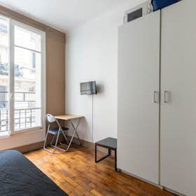 Studio for rent for €1,799 per month in Paris, Rue de Tocqueville