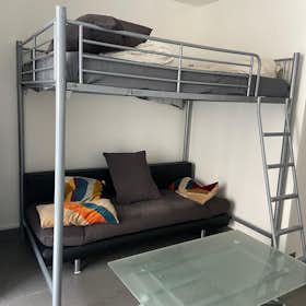 Studio for rent for €1,700 per month in Paris, Rue Alfred Durand-Claye