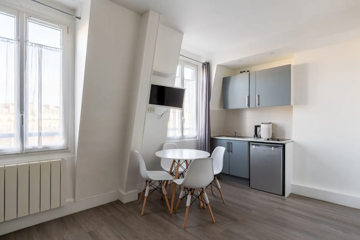Apartment in Rue du Faubourg Saint-Honoré, Paris (1239167) ROOM