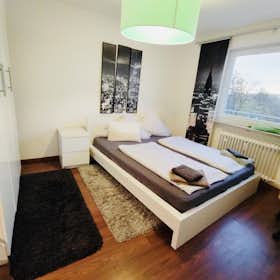 Apartment for rent for €1,690 per month in Munich, Balanstraße