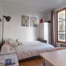 Studio for rent for €1,600 per month in Paris, Rue Victor Massé