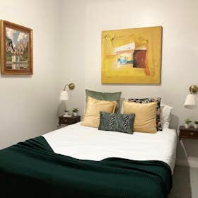 Apartment for rent for €1,150 per month in Porto, Rua da Senhora da Lapa