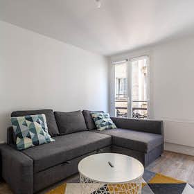 Studio for rent for €1,950 per month in Paris, Rue de l'Échiquier