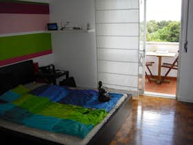 Apartamento para alugar por € 800 por mês em Oeiras, Rua Professor José Ferreira Marques