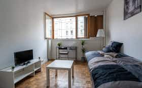Studio for rent for €1,849 per month in Paris, Rue des Envierges