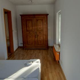 Apartment for rent for €2,180 per month in Ahrensfelde, Thälmannstraße