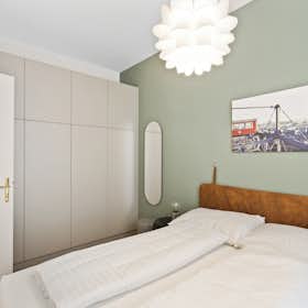 Apartment for rent for €2,739 per month in Vienna, Fleischmarkt