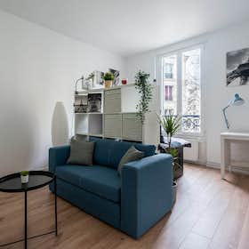 Studio for rent for €2,700 per month in Paris, Rue de Belleville