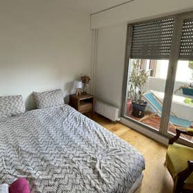Apartment for rent for €2,900 per month in Paris, Rue de la Roquette
