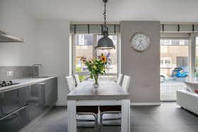 Appartement à louer pour 2 500 €/mois à Moordrecht, Klutendreef