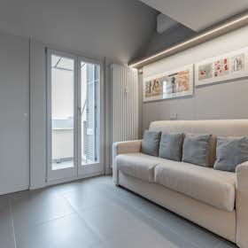Studio for rent for €1,300 per month in Milan, Via Giulio e Corrado Venini