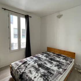 Apartment for rent for €2,499 per month in Paris, Rue de Plaisance