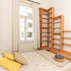 Habitación privada for rent for 126.128 HUF per month in Budapest, Szív utca