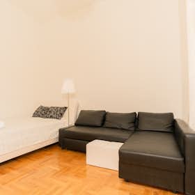 Private room for rent for HUF 149,777 per month in Budapest, Balzac utca