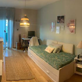 Private room for rent for €410 per month in Odivelas, Praceta José Maria Bomtempo