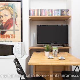 Apartment for rent for €1,800 per month in Rome, Via Raimondo Montecuccoli