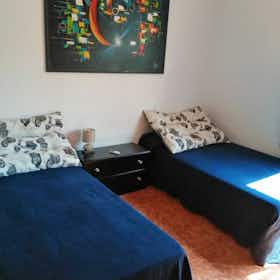 Отдельная комната сдается в аренду за 400 € в месяц в Alcoy, Carrer de Mariola