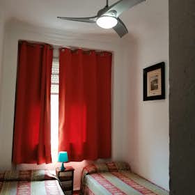 Отдельная комната сдается в аренду за 400 € в месяц в Alcoy, Carrer de Mariola
