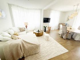 Lägenhet att hyra för 8 141 CHF i månaden i Zürich, Geranienstrasse