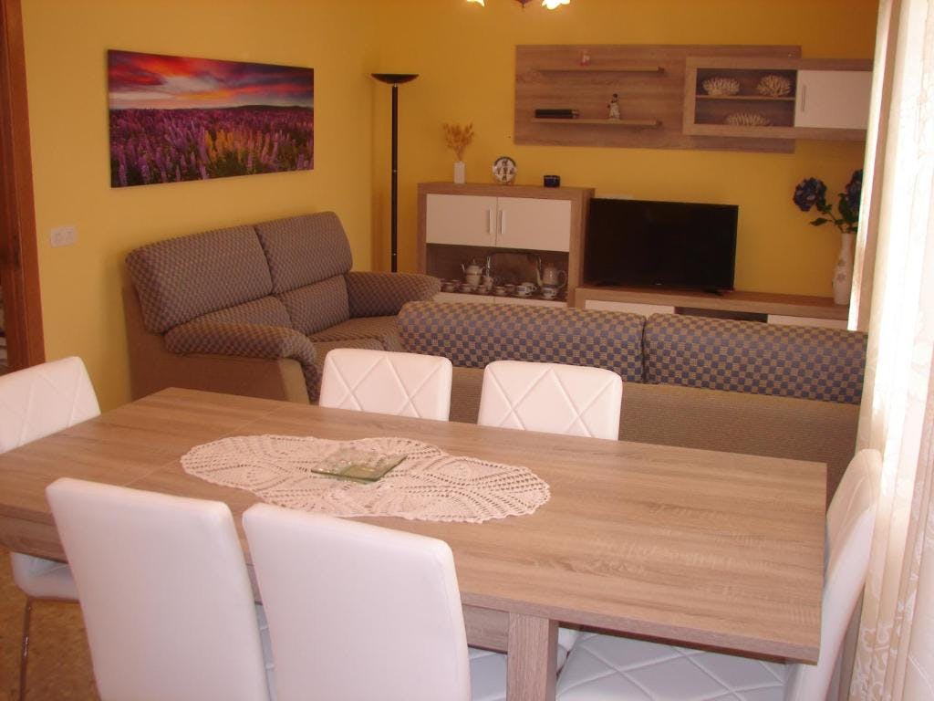 House for rent for €1,450 per month in Sanxenxo, Rúa de Benitiño