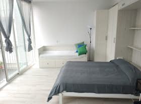Studio for rent for €900 per month in Madrid, Plaza del General Vara del Rey