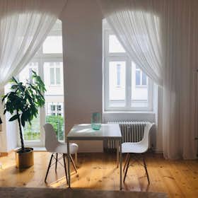 Apartment for rent for €1,300 per month in Berlin, Dunckerstraße