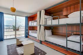 Mehrbettzimmer zu mieten für 780 € pro Monat in Athens, Plateia Theatrou