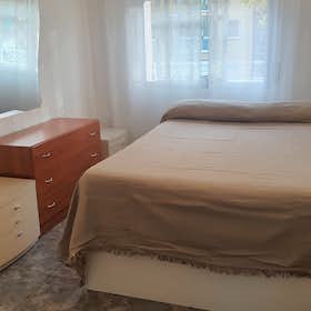 Private room for rent for €450 per month in El Prat de Llobregat, Carrer del Riu Llobregat